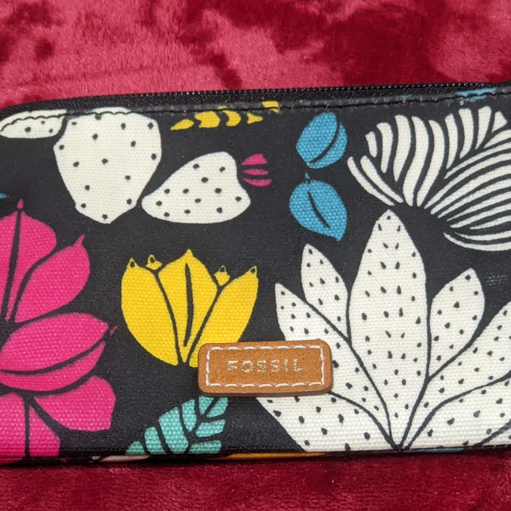 Fossil wristlet